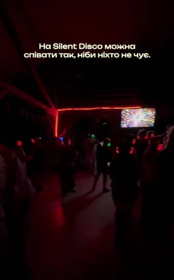 Lasers and a screen in the hall
